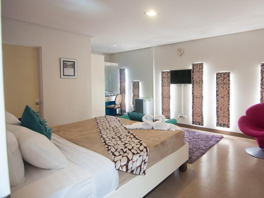 Avenue One Hotel Upper Digos Esterno foto